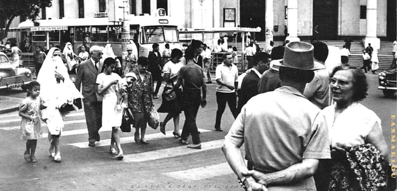 Alger - Carrefour de la Poste4 - 1959.jpg